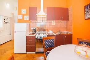 Apartment on Bolshoy Gnezdnikovskiy Pereulok 10