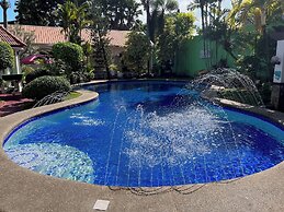 Sir Nico Guesthouse and Resort