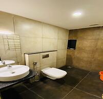 DFRONT Golden Palace