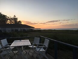 Skaerven Beachfront Condos and Cottage