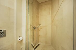 Silver & Gold Luxury Rooms