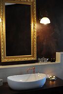 Silver & Gold Luxury Rooms