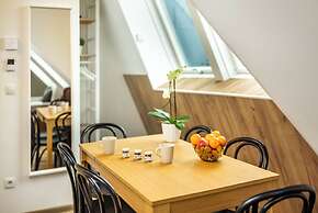 Jimmy's Apartments Lory