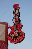 AC Hotel Austin-University