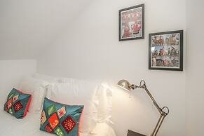 Alcantara 65 Riverside