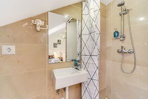 Alcantara 65 Riverside