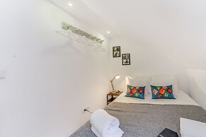 Alcantara 65 Riverside