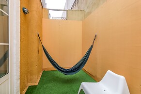 Alcantara 65 Riverside