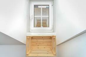 Alcantara 65 Riverside