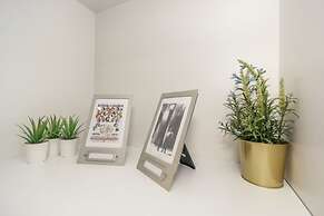 Alcantara 65 Riverside