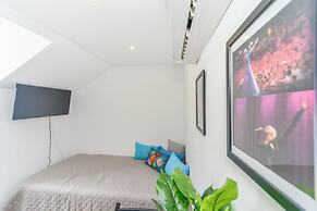 Alcantara 65 Riverside