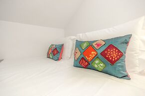 Alcantara 65 Riverside