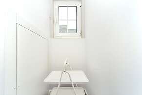 Alcantara 65 Riverside