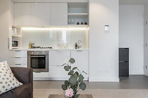 Trendy Melbourne 2 Bedroom Apartment by BnB Pro