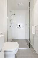 Trendy Melbourne 2 Bedroom Apartment by BnB Pro