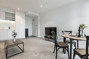 Trendy Melbourne 2 Bedroom Apartment by BnB Pro