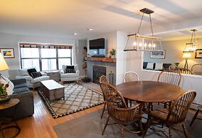 Modern & Updated Winterplace 3br- Sleeps 12 3 Bedroom Condo by RedAwni