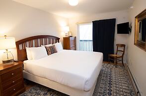 Modern & Updated Winterplace 3br- Sleeps 12 3 Bedroom Condo by RedAwni