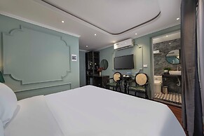 Madelise Central Hotel & Travel