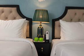 Madelise Central Hotel & Travel