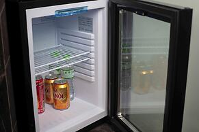 Madelise Central Hotel & Travel