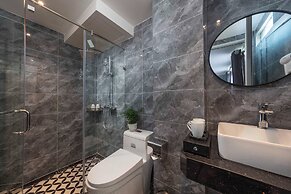 Madelise Central Hotel & Travel