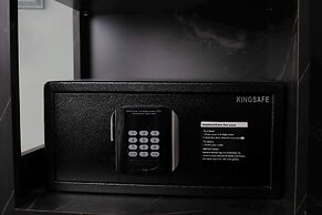 Madelise Central Hotel & Travel