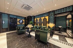 Madelise Central Hotel & Travel