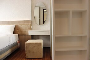 Classic 2BR Apartment At Gateway Pasteur near Exit Toll