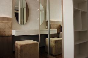 Classic 2BR Apartment At Gateway Pasteur near Exit Toll