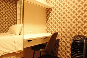 Classic 2BR Apartment At Gateway Pasteur near Exit Toll