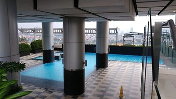 Comfy 1BR Apartment at Cosmo Terrace