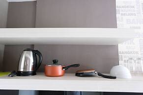 Comfy Studio Apartment @ Skylounge Tamansari