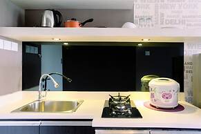 Comfy Studio Apartment @ Skylounge Tamansari