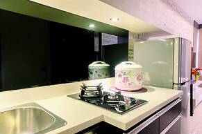 Comfy Studio Apartment @ Skylounge Tamansari