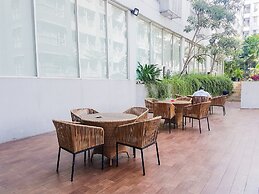 Comfy Studio Apartment @ Skylounge Tamansari