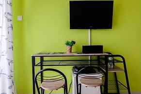 Cozy Studio Serpong Greenview Apartment