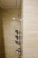 Elegant Studio Apartment at Springwood Residence