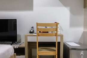 Elegant Studio Apartment at Springwood Residence