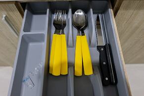 Elegant Studio Apartment at Springwood Residence