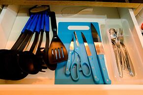 Elegant Studio Menteng Park Apartment