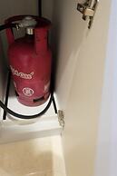 Homey Studio Room at Capitol Suites