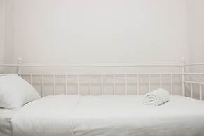 Modern Look 2BR Gateway Pasteur Apartment