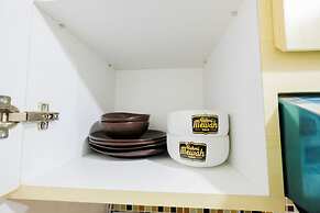 Simple Furnished Studio 19 Avenue Apartment