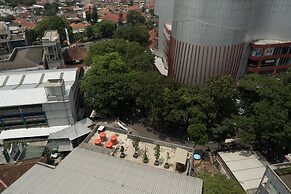 Strategic Studio Apartment at Tamansari La Grande near BIP