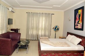 Queens Court Hotel