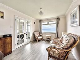 Seaside Escape-sleeps10-family&petfriendly-balcony