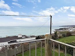 Seaside Escape-sleeps10-family&petfriendly-balcony