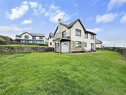 Seaside Escape-sleeps10-family&petfriendly-balcony