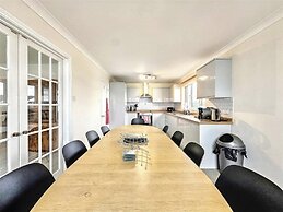 Seaside Escape-sleeps10-family&petfriendly-balcony